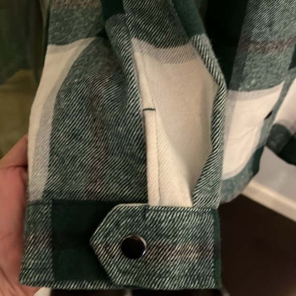 HFX Womens Shirt Jacket
Green White Shacket Pockets
Relaxed Fit Long sleeves - Picture 4 of 13